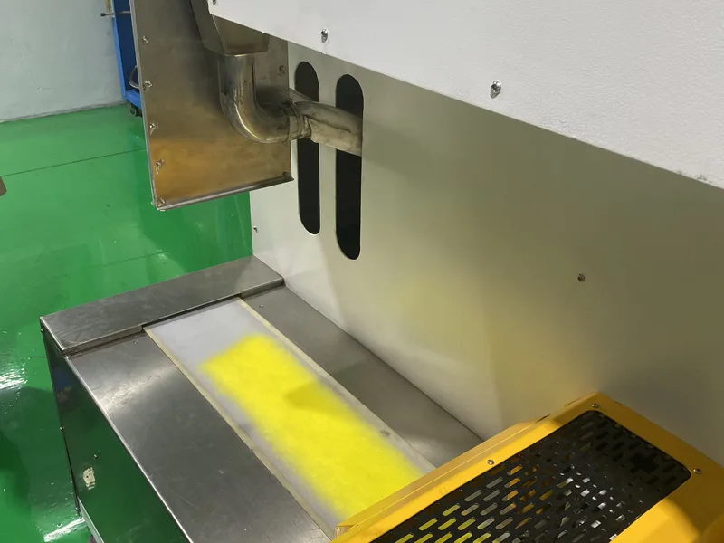 Mini nonwoven machine